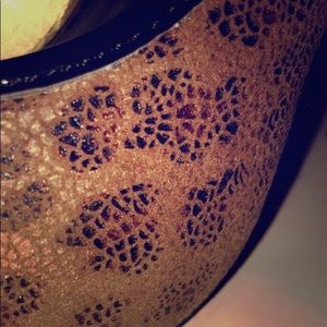 Delicious brand leopard print pumps